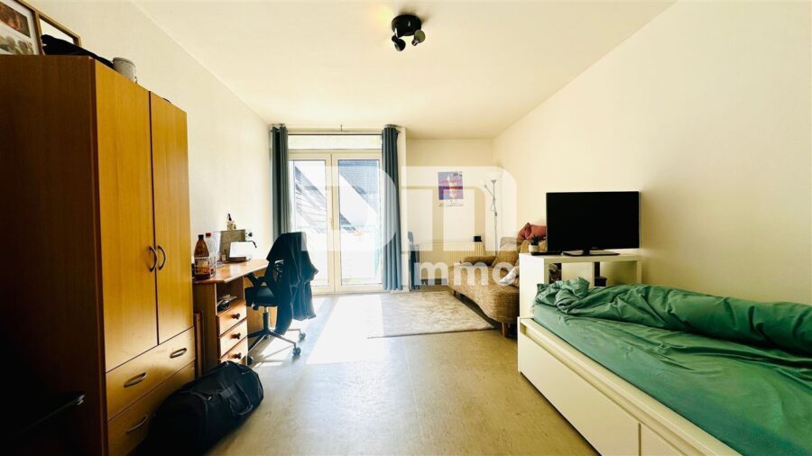(R)eserviert!!Gepflegtes Einzimmerapartment in gefragter ruhig gelegener Studentenwohnanlage - Wohn- / Schlafzimmer / Zugang Balkon